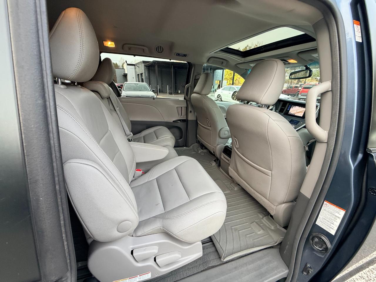 Toyota Sienna XLE 8-Passenger 2017