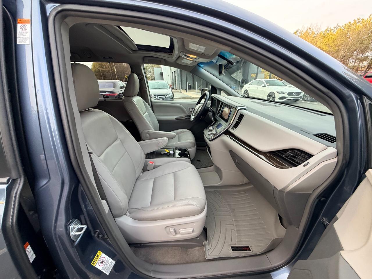 Toyota Sienna XLE 8-Passenger 2017