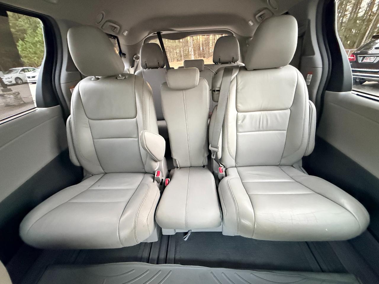 Toyota Sienna XLE 8-Passenger 2017