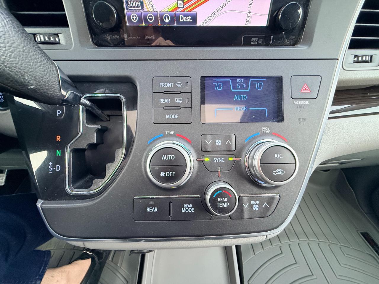 Toyota Sienna XLE 8-Passenger 2017