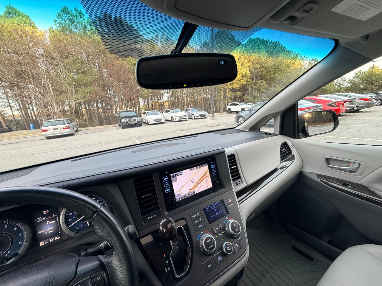 Toyota Sienna XLE 8-Passenger 2017