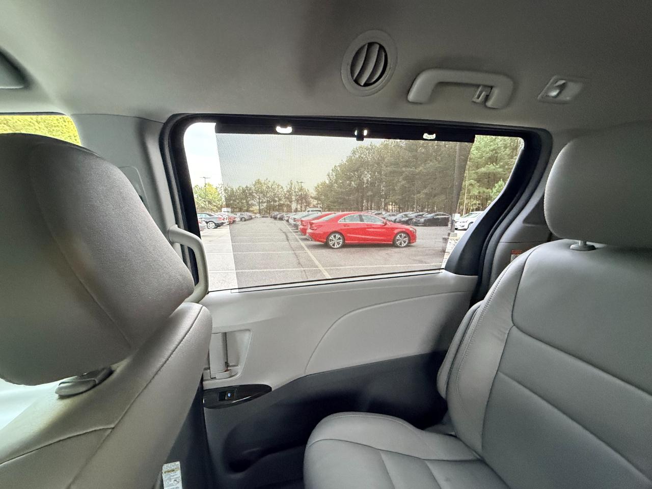 Toyota Sienna XLE 8-Passenger 2017