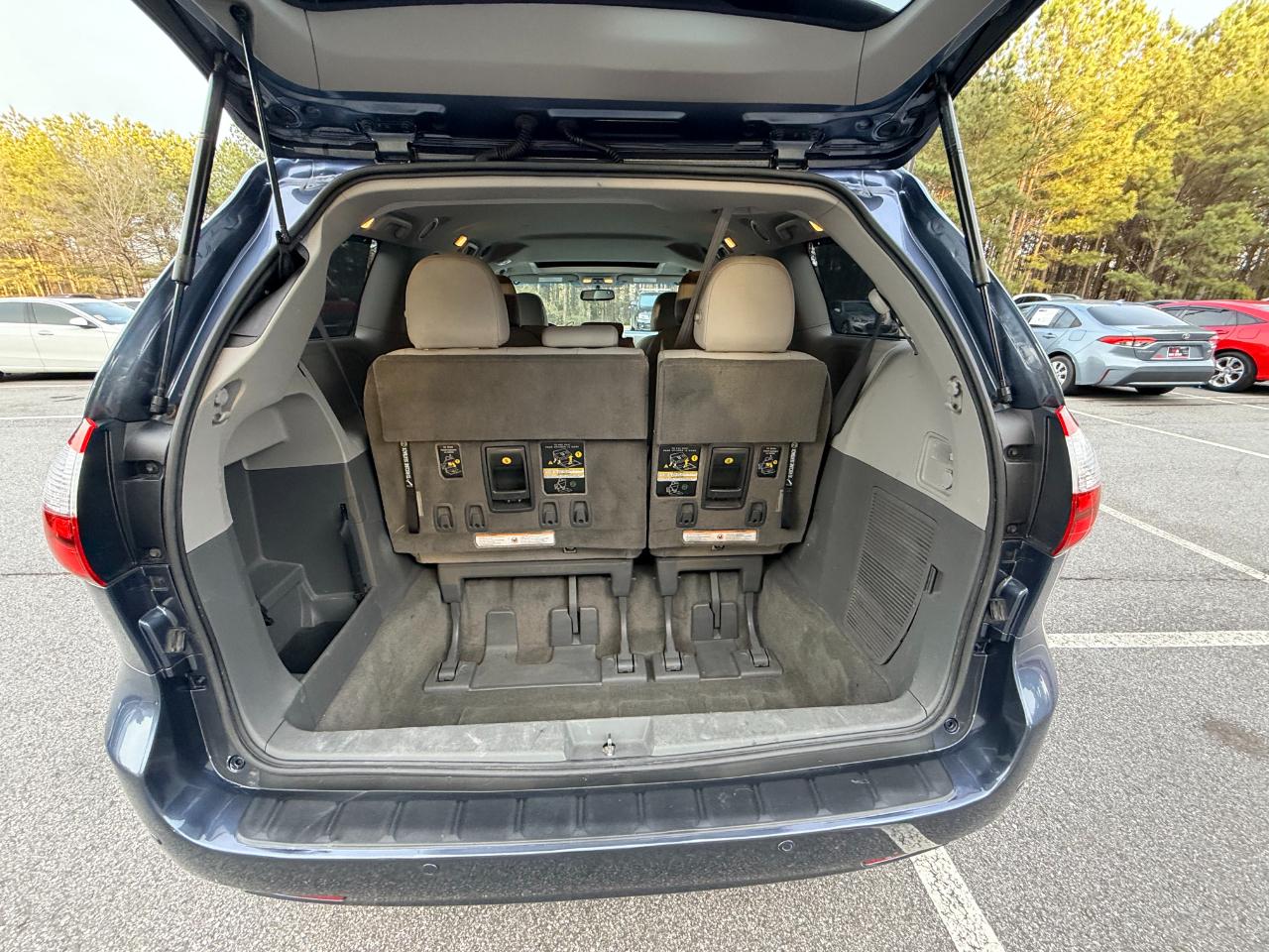 Toyota Sienna XLE 8-Passenger 2017
