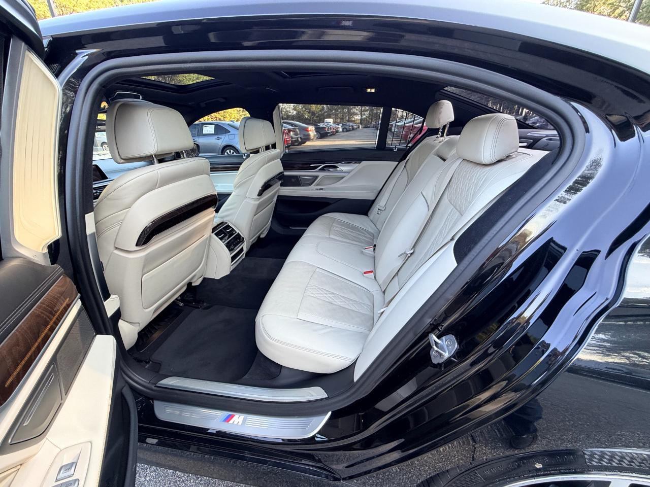 BMW 7-Series 740i 2019