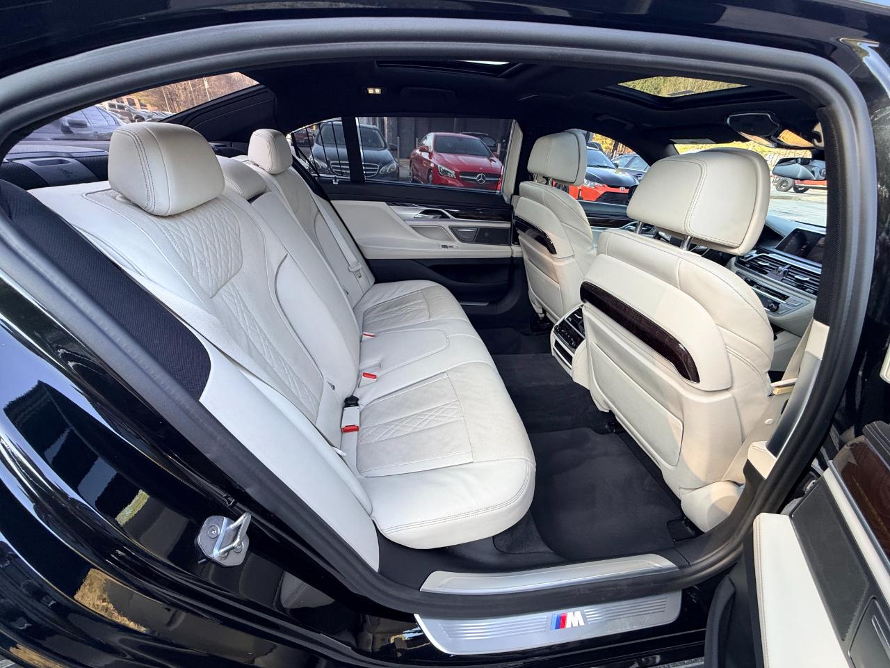 BMW 7-Series 740i 2019