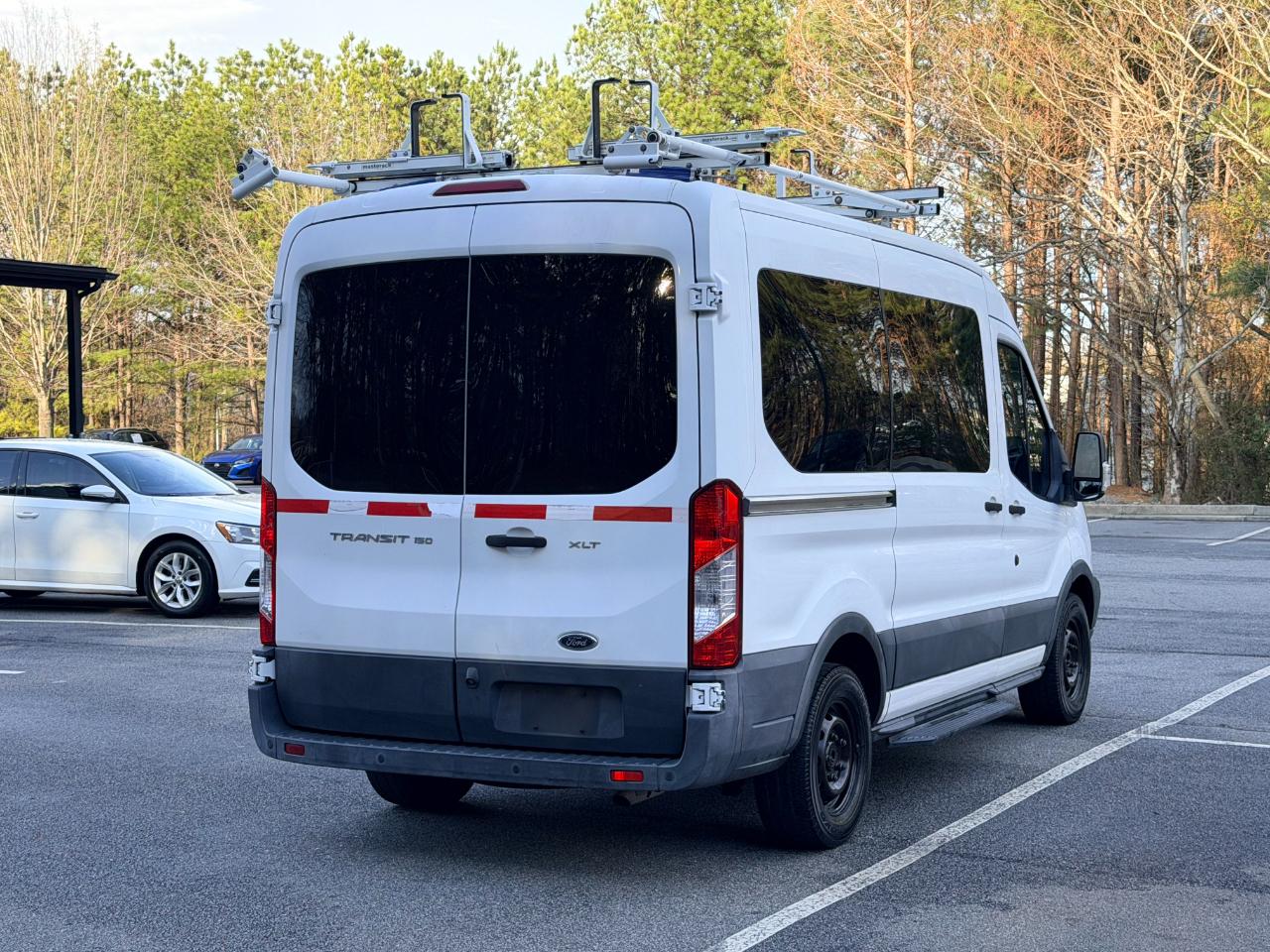 Ford Transit 150 Wagon Med. Roof XLT w/Sliding Pass. 130-in. WB 2015