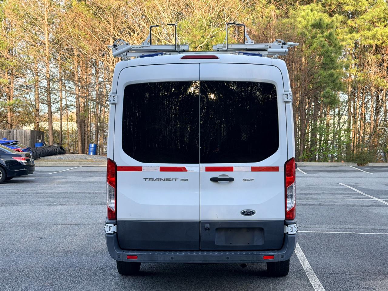 Ford Transit 150 Wagon Med. Roof XLT w/Sliding Pass. 130-in. WB 2015