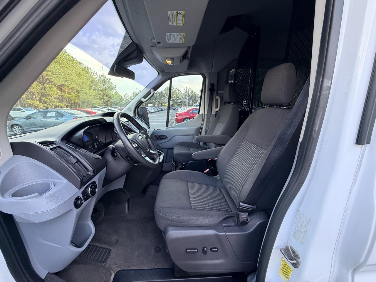 Ford Transit 150 Wagon Med. Roof XLT w/Sliding Pass. 130-in. WB 2015