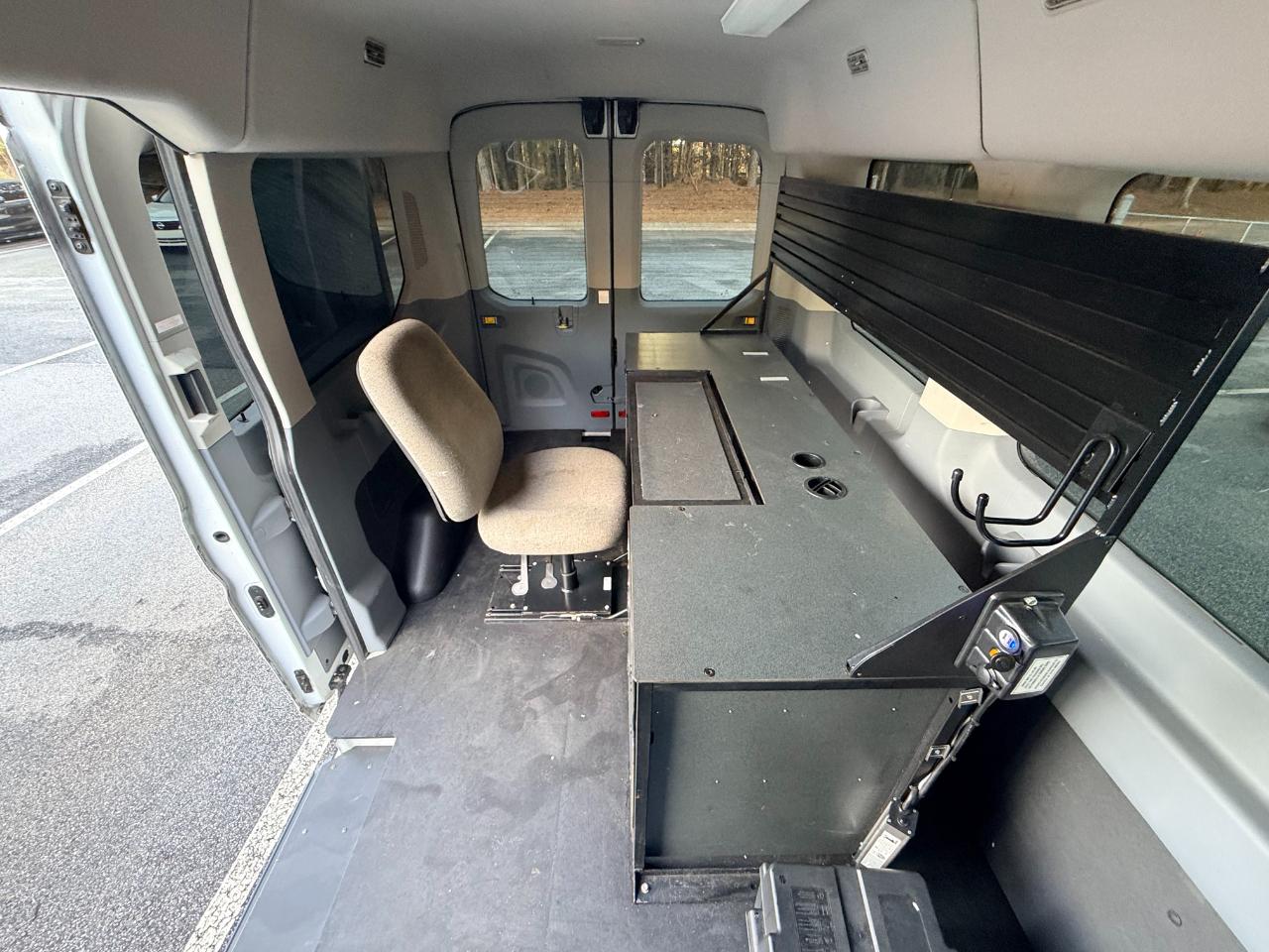 Ford Transit 150 Wagon Med. Roof XLT w/Sliding Pass. 130-in. WB 2015