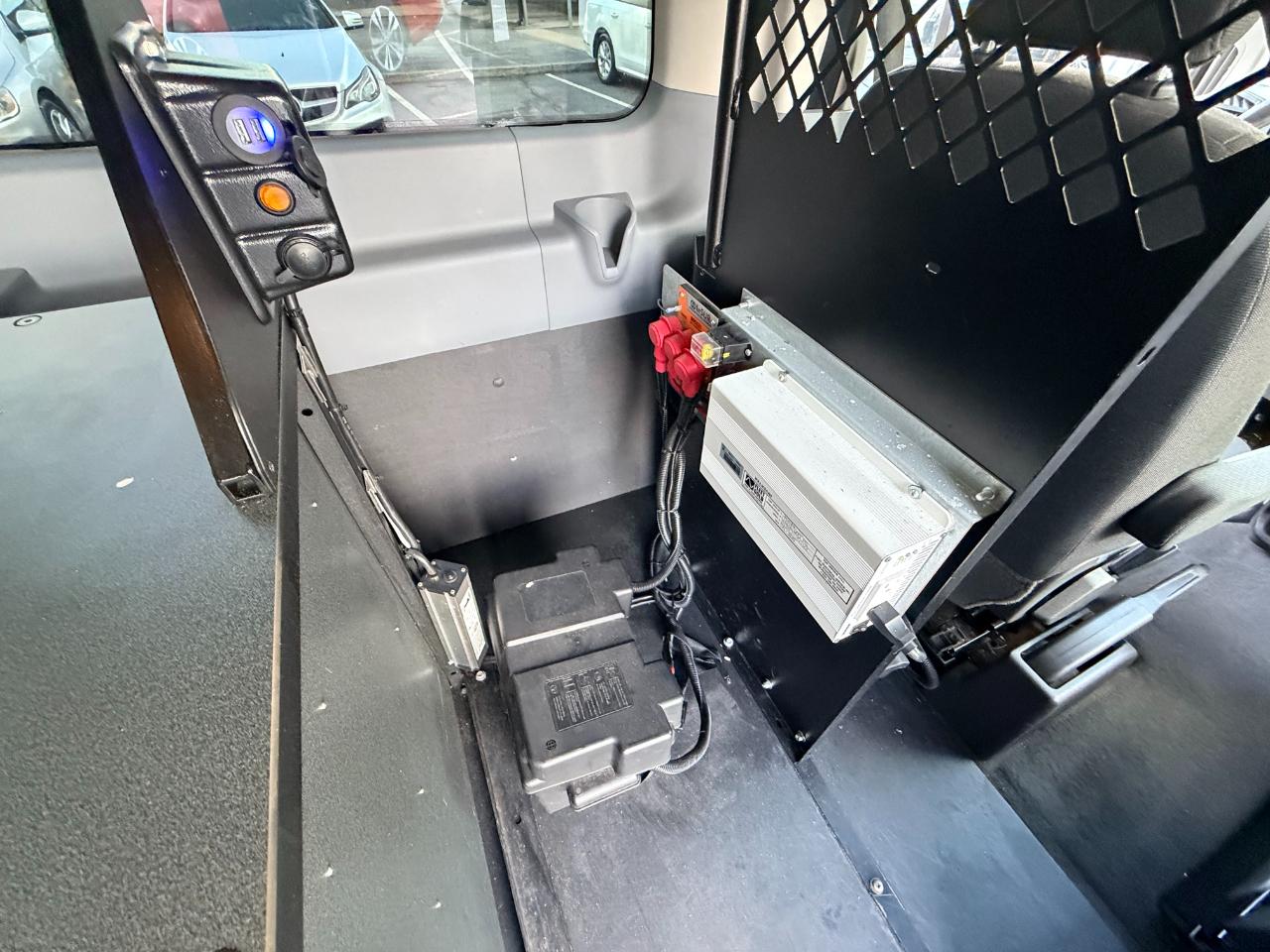 Ford Transit 150 Wagon Med. Roof XLT w/Sliding Pass. 130-in. WB 2015