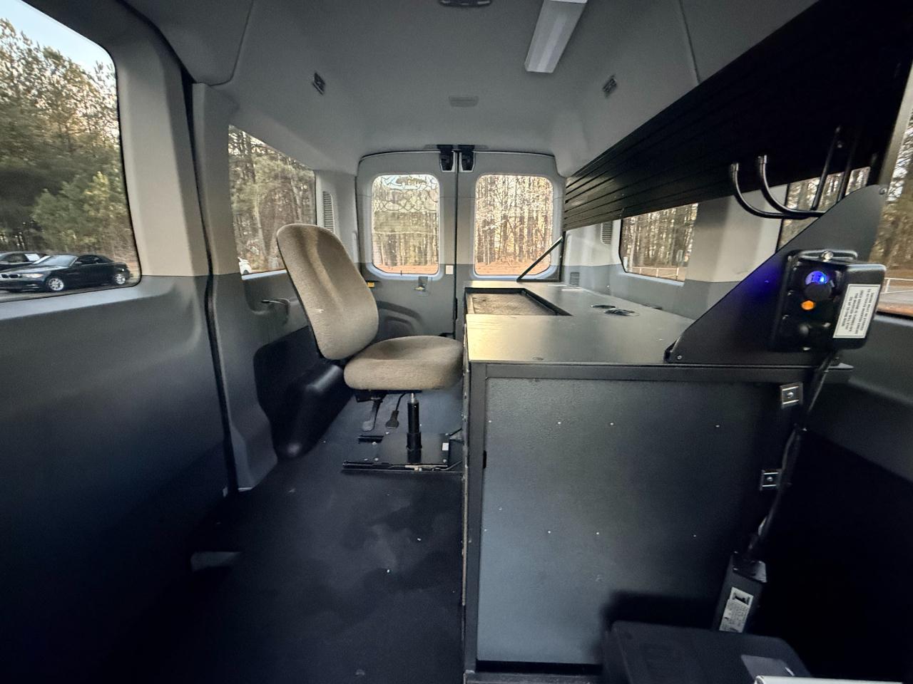 Ford Transit 150 Wagon Med. Roof XLT w/Sliding Pass. 130-in. WB 2015