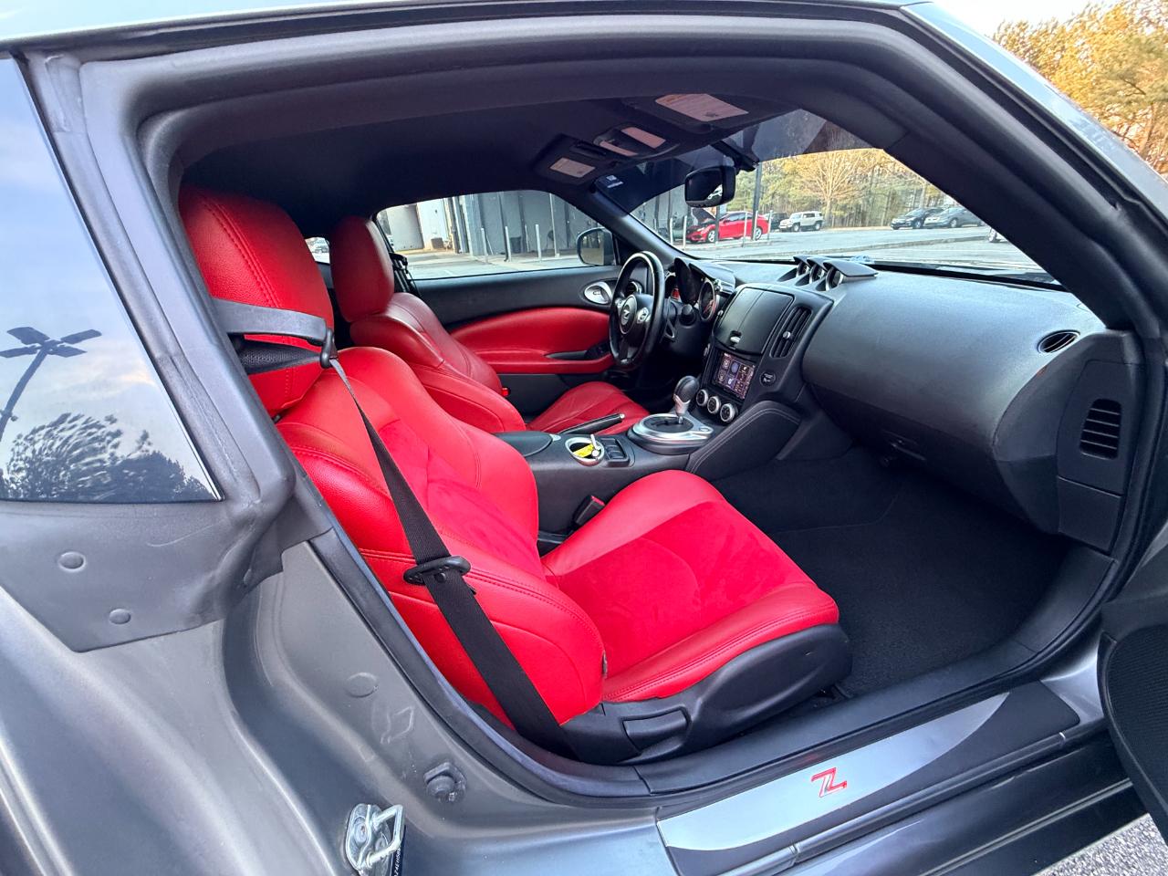 Nissan Z 370Z Coupe 2011