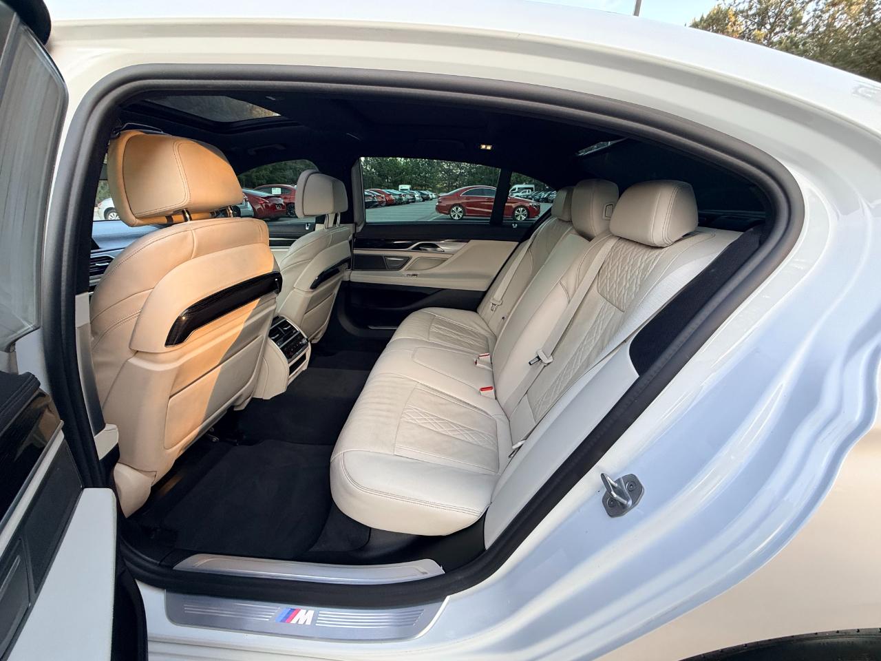 BMW 7-Series 740i 2021