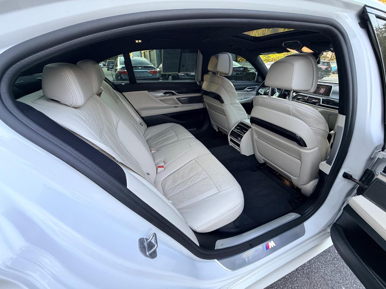 BMW 7-Series 740i 2021