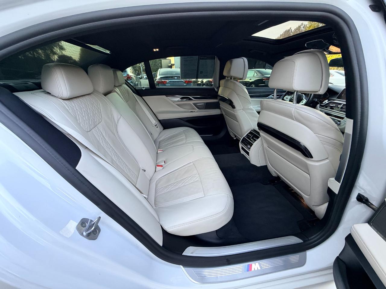 BMW 7-Series 740i 2021