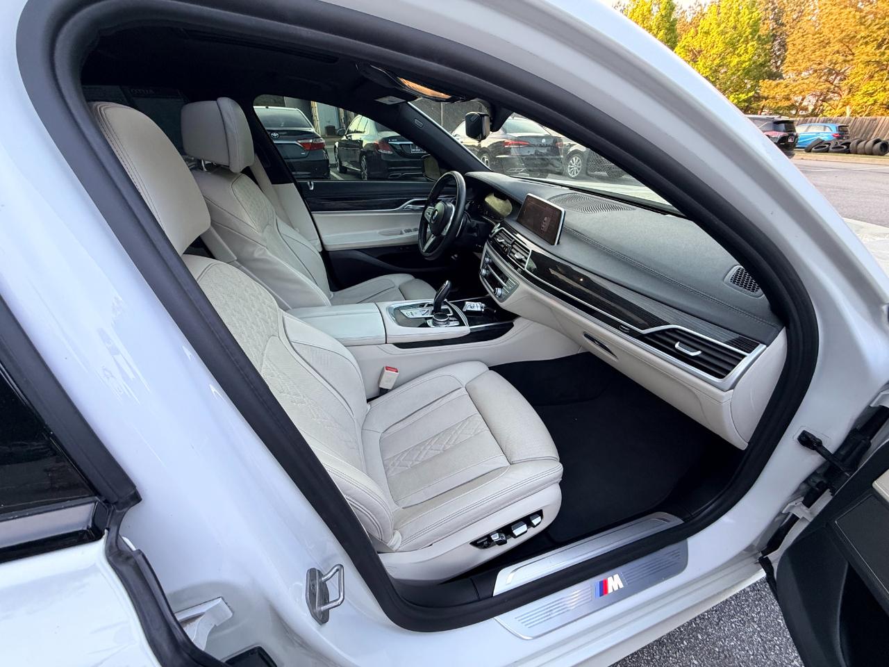 BMW 7-Series 740i 2021