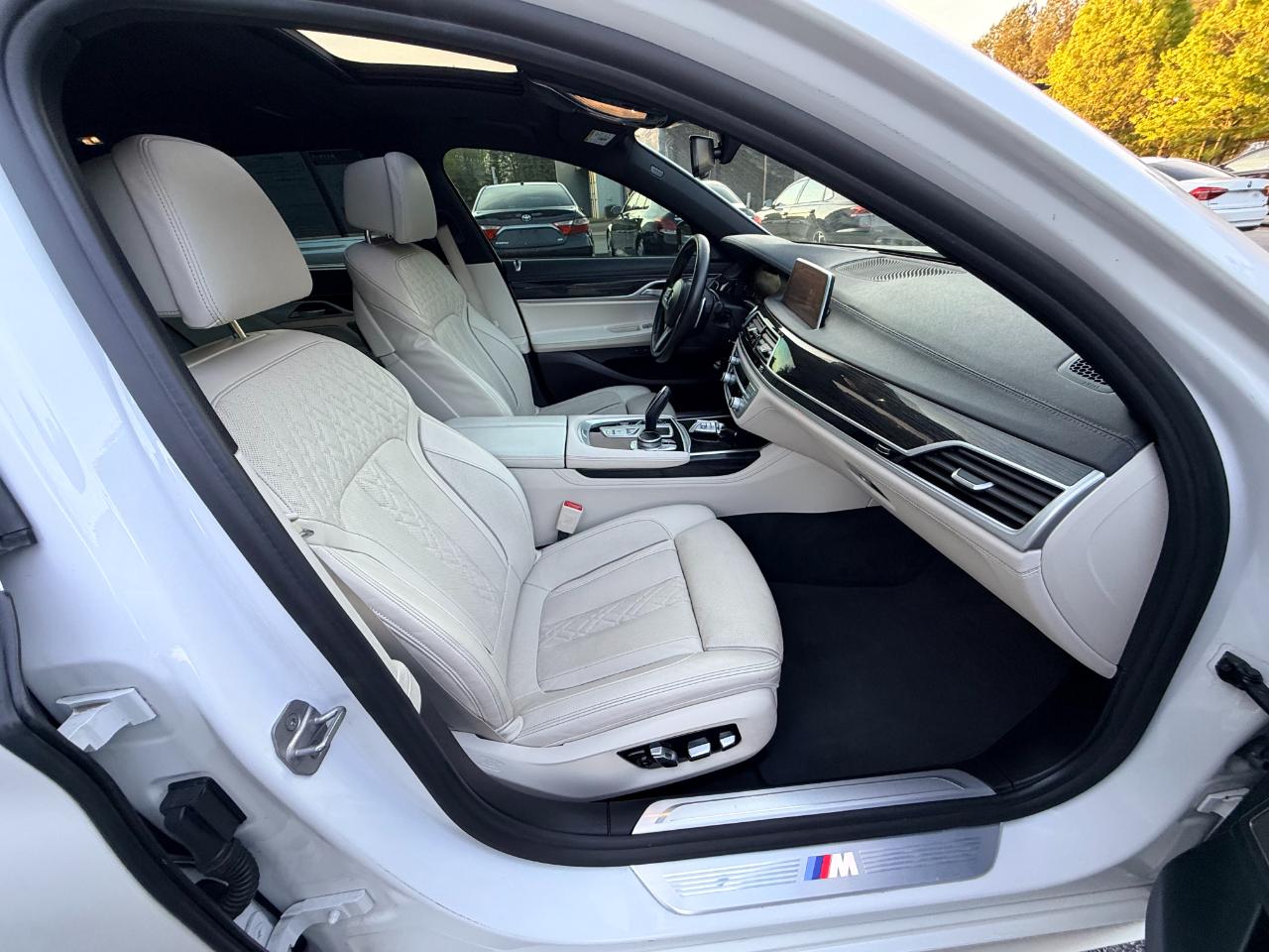 BMW 7-Series 740i 2021