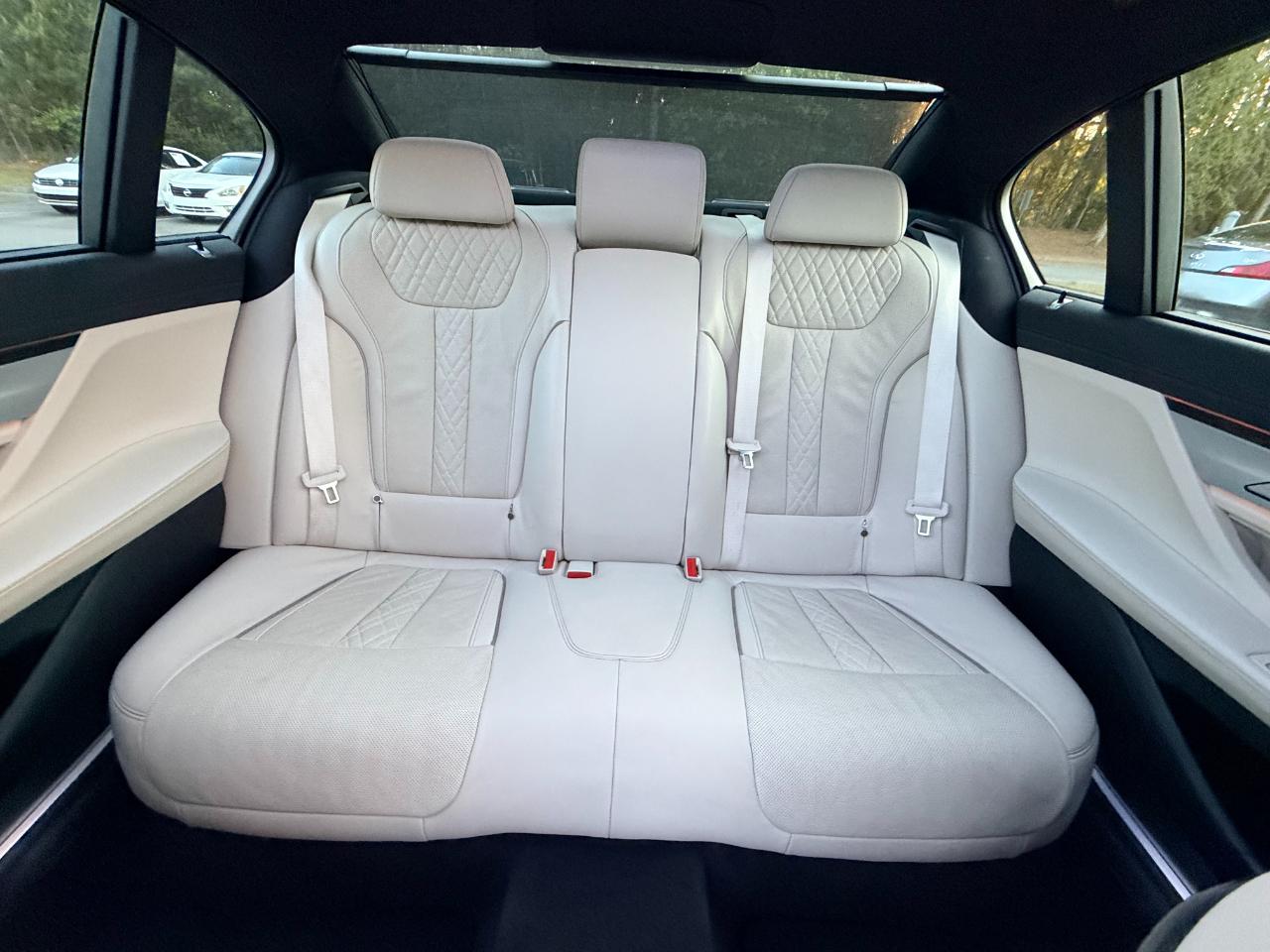 BMW 7-Series 740i 2021