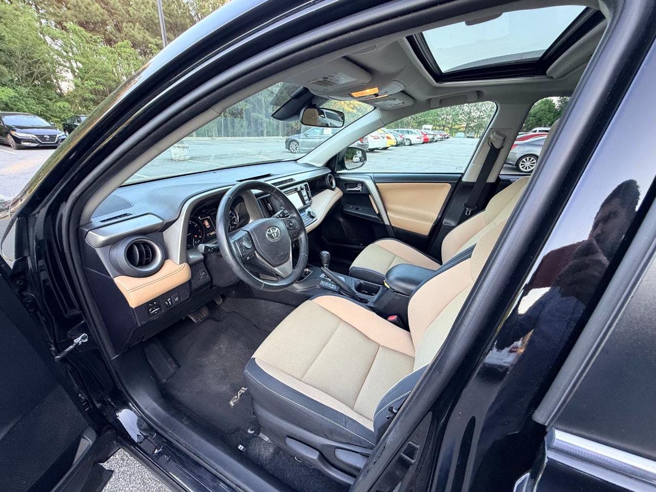 Toyota RAV4 XLE FWD 2017