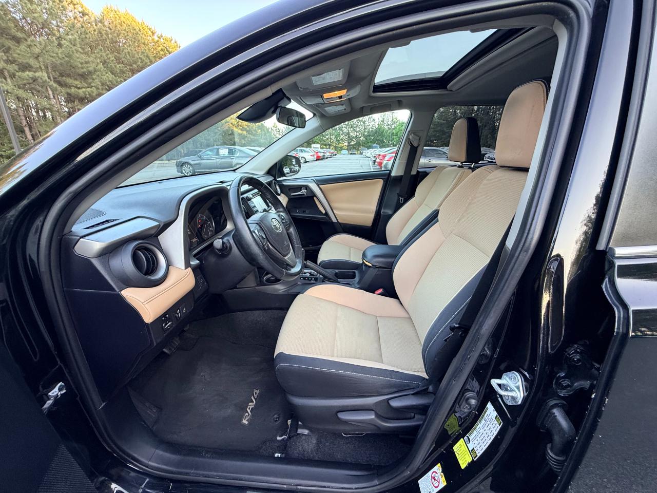 Toyota RAV4 XLE FWD 2017