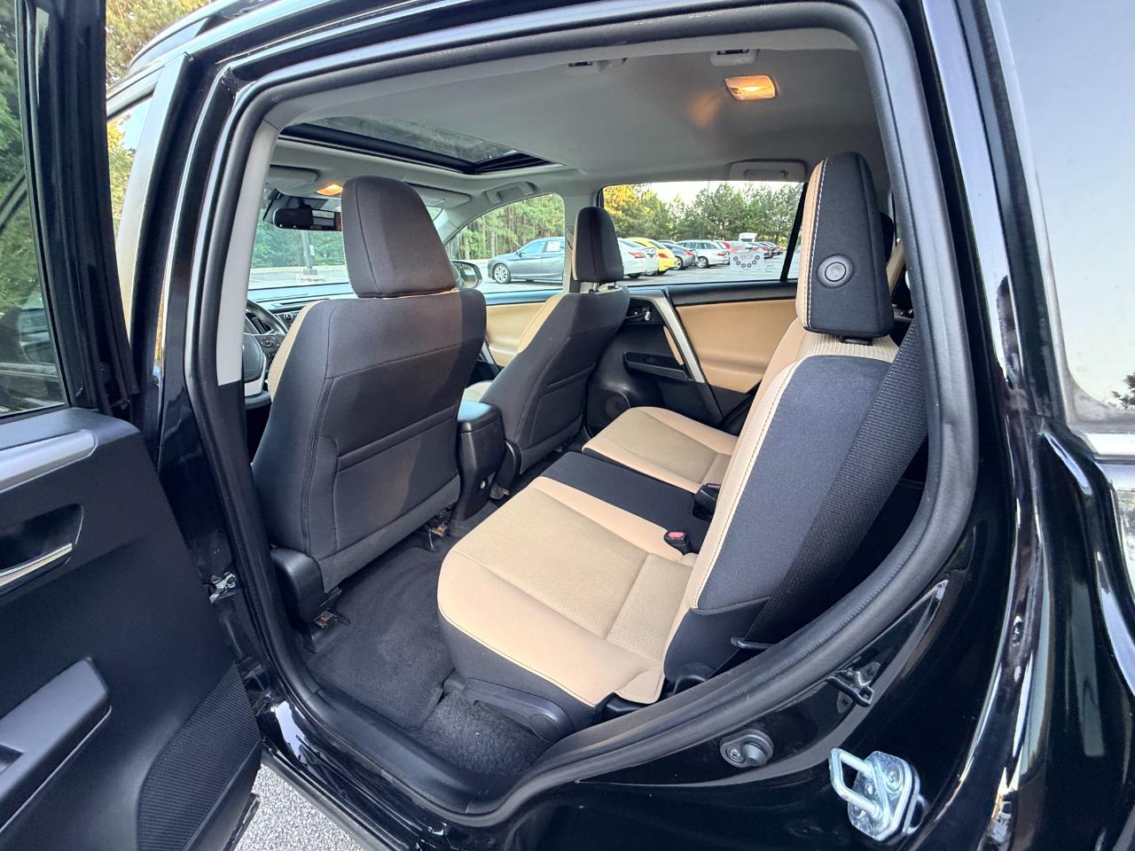 Toyota RAV4 XLE FWD 2017