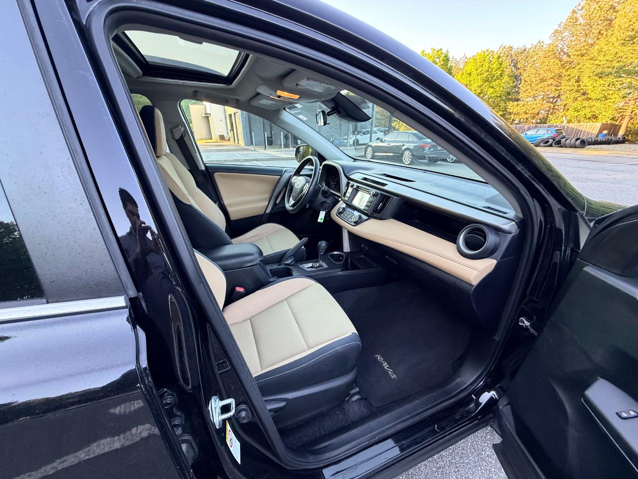 Toyota RAV4 XLE FWD 2017