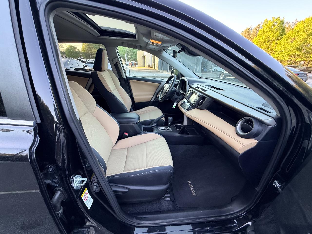 Toyota RAV4 XLE FWD 2017