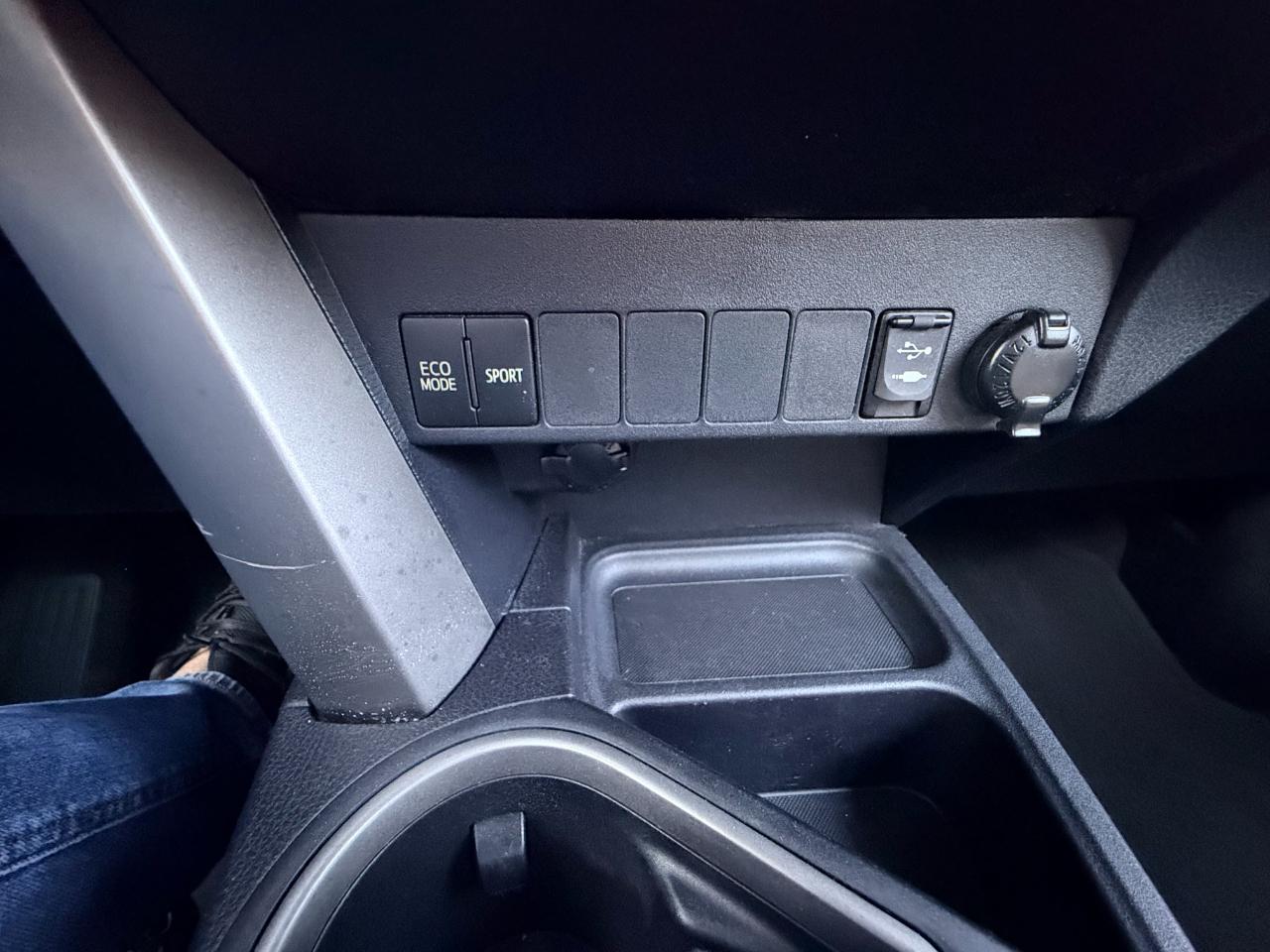 Toyota RAV4 XLE FWD 2017