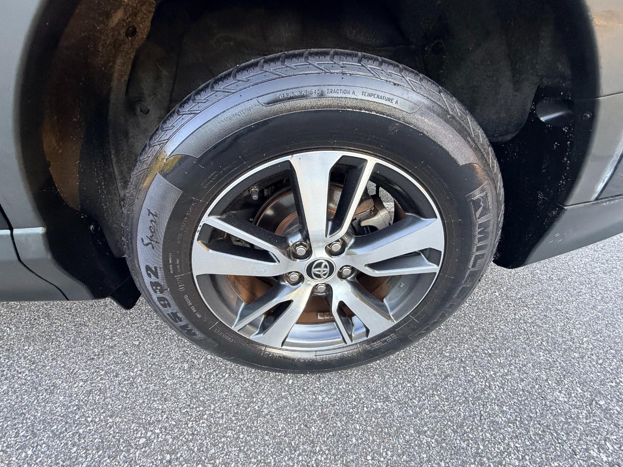 Toyota RAV4 XLE FWD 2017