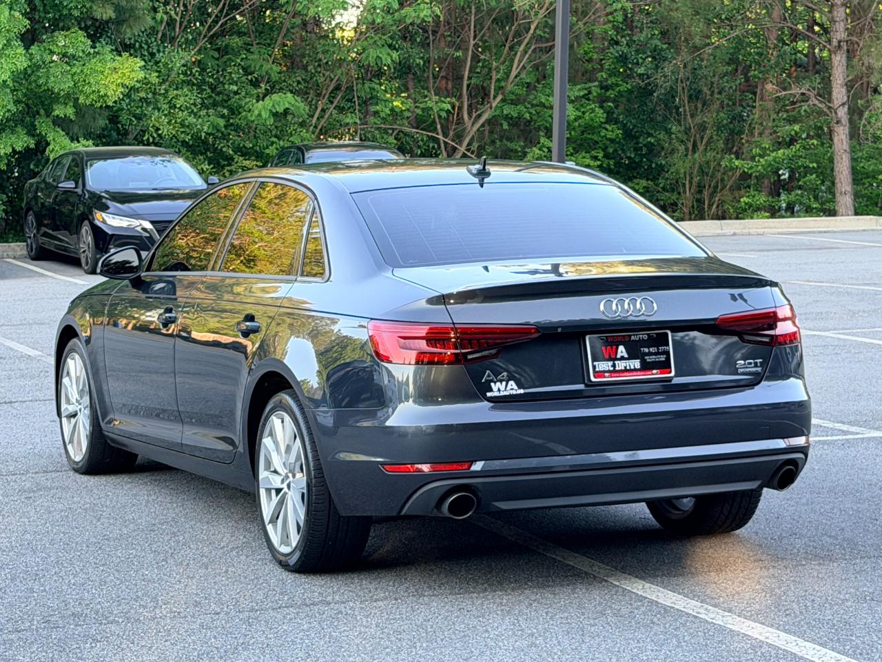 Audi A4 2.0T Premium quattro Sedan 2017