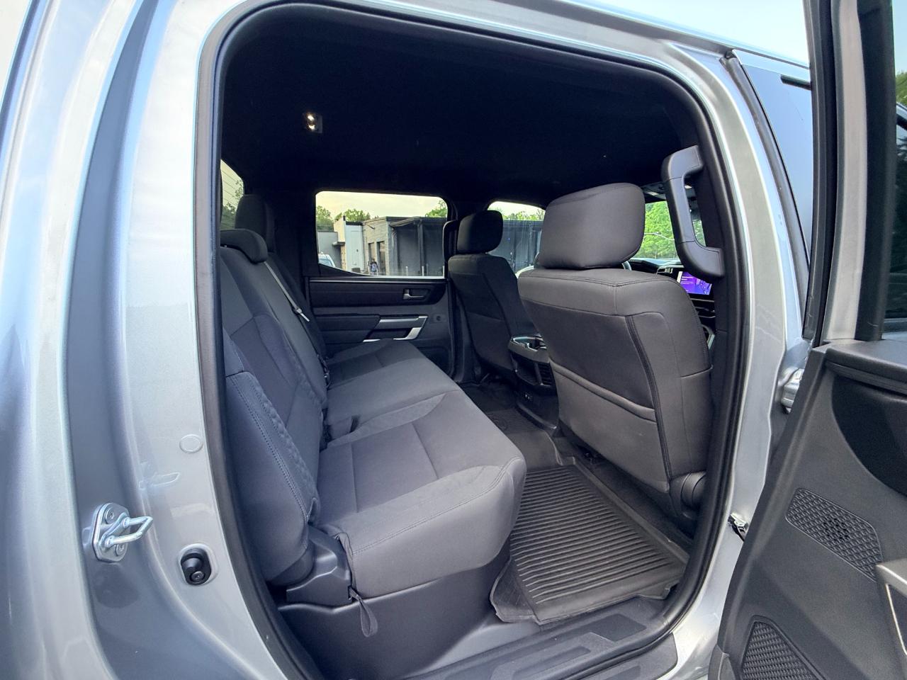 Toyota Tundra SR5 CrewMax 4WD 2025