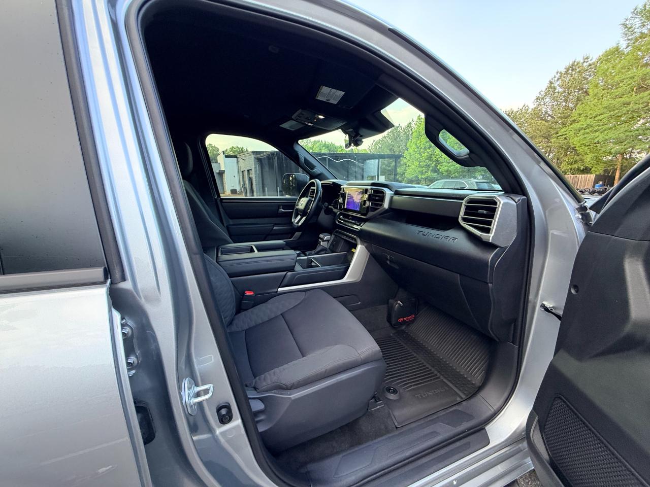 Toyota Tundra SR5 CrewMax 4WD 2025