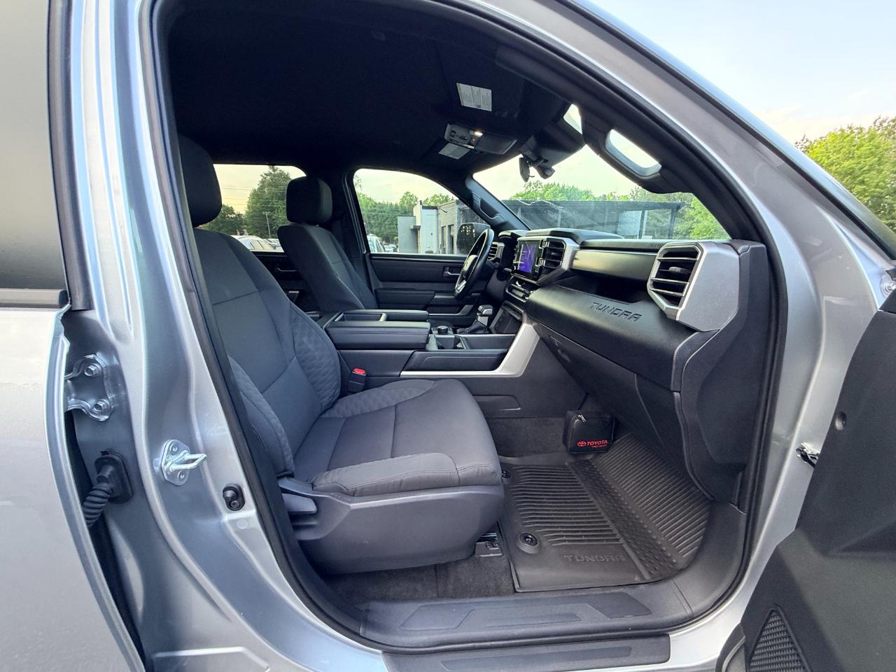 Toyota Tundra SR5 CrewMax 4WD 2025