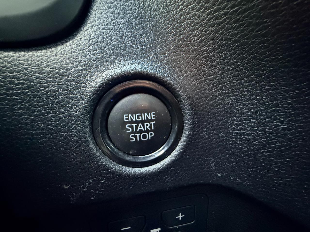 Toyota Tundra SR5 CrewMax 4WD 2025