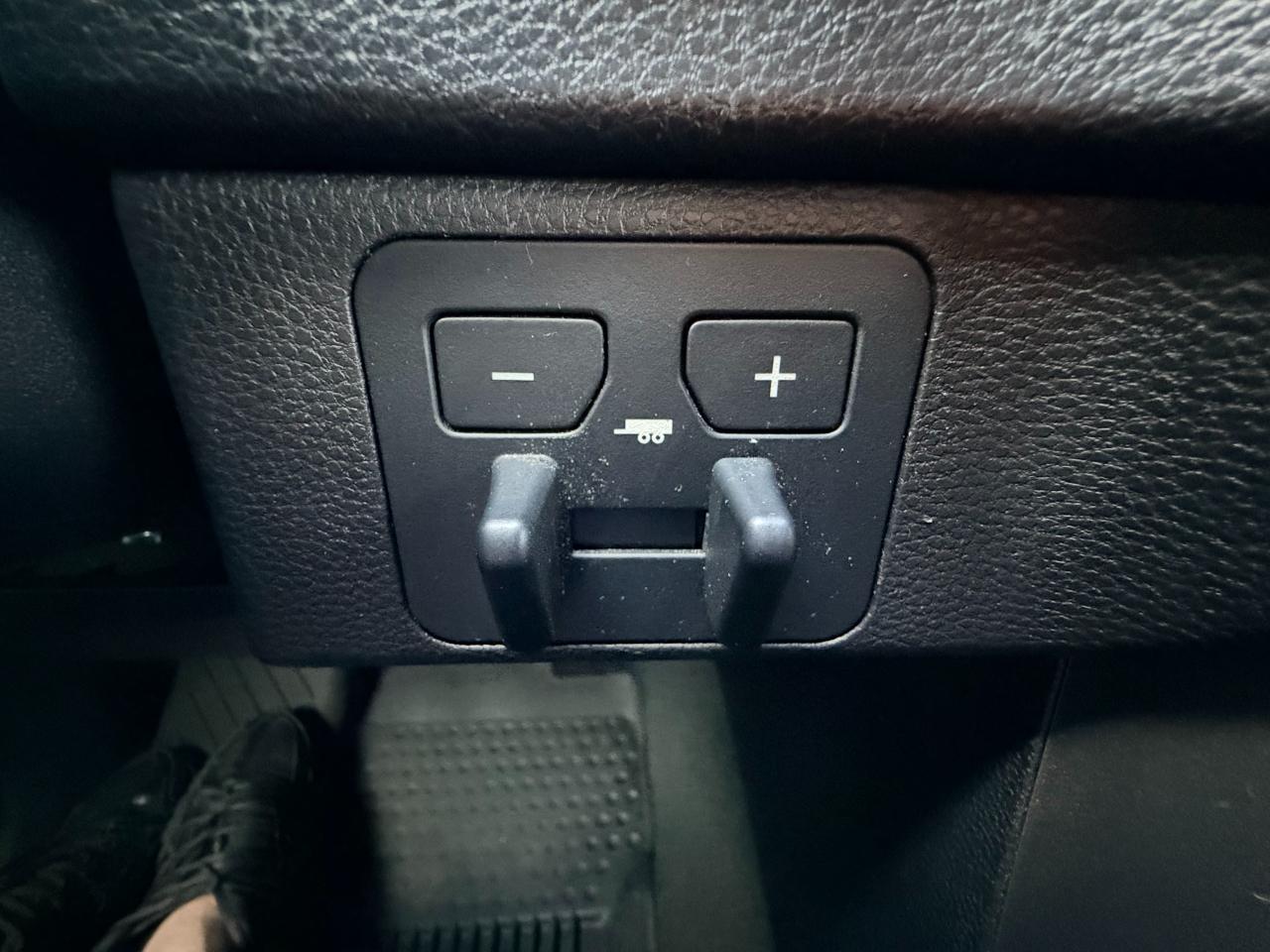 Toyota Tundra SR5 CrewMax 4WD 2025