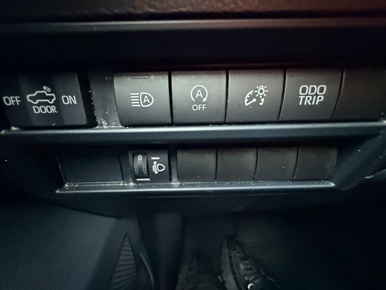 Toyota Tundra SR5 CrewMax 4WD 2025