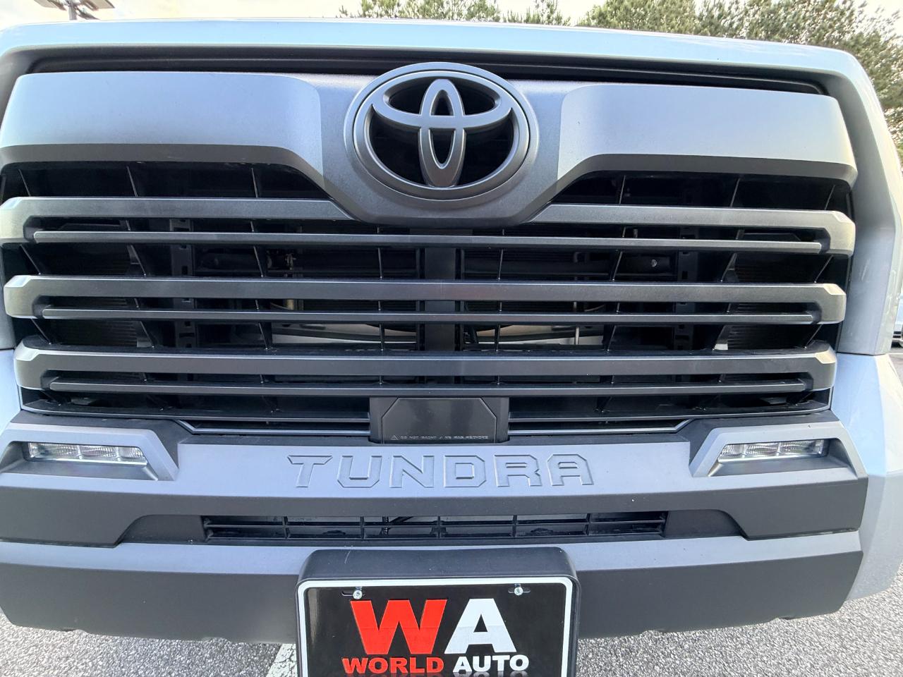 Toyota Tundra SR5 CrewMax 4WD 2025