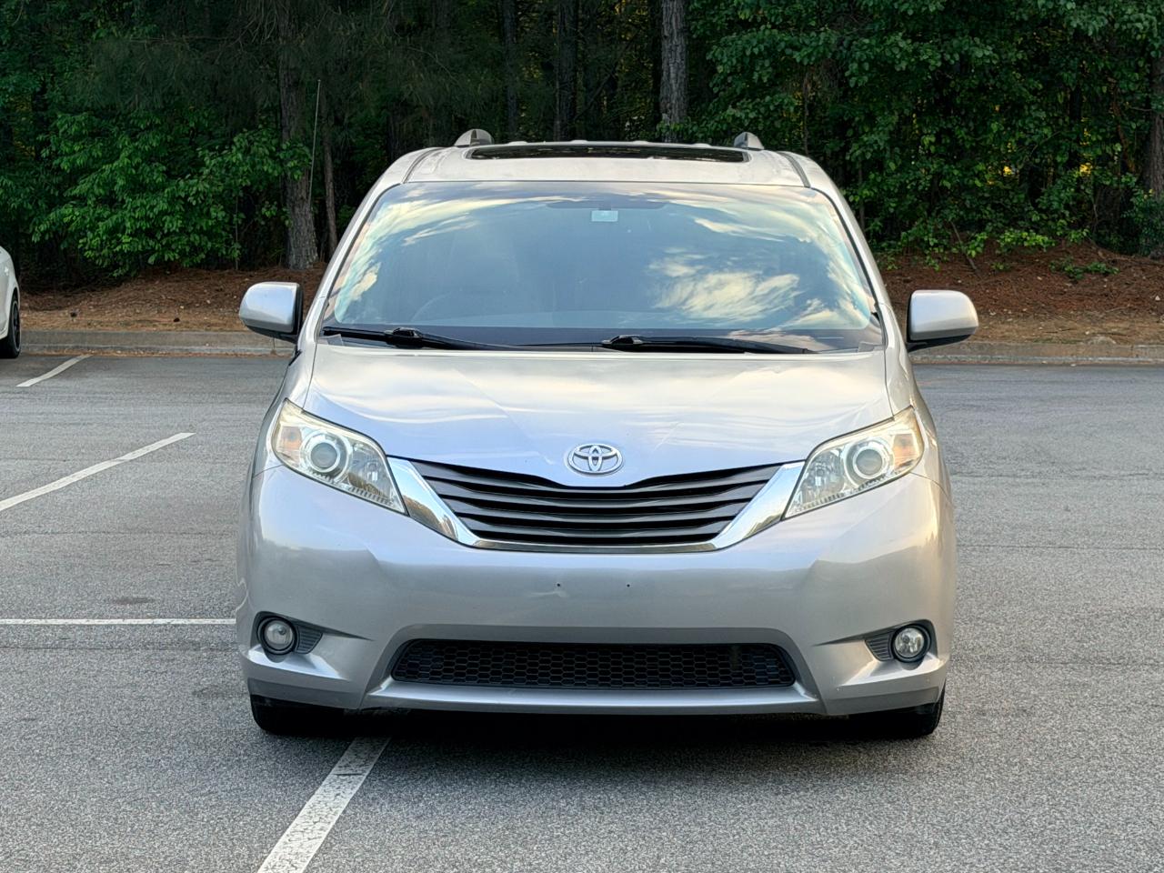 Toyota Sienna XLE 8-Pass V6 2011