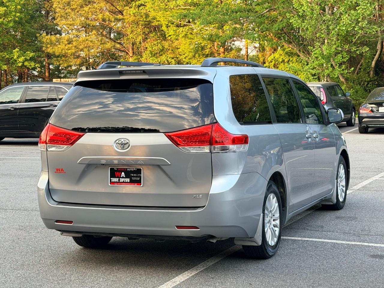 Toyota Sienna XLE 8-Pass V6 2011