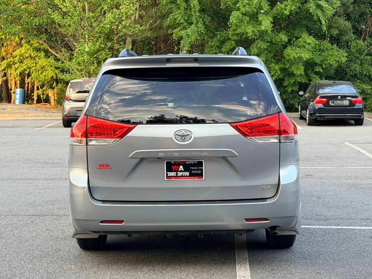 Toyota Sienna XLE 8-Pass V6 2011