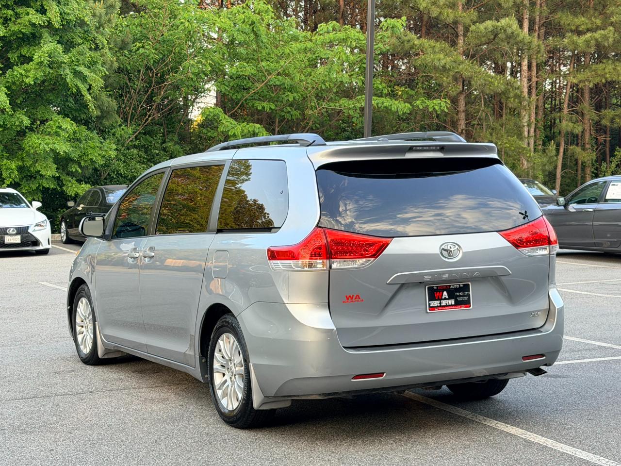 Toyota Sienna XLE 8-Pass V6 2011