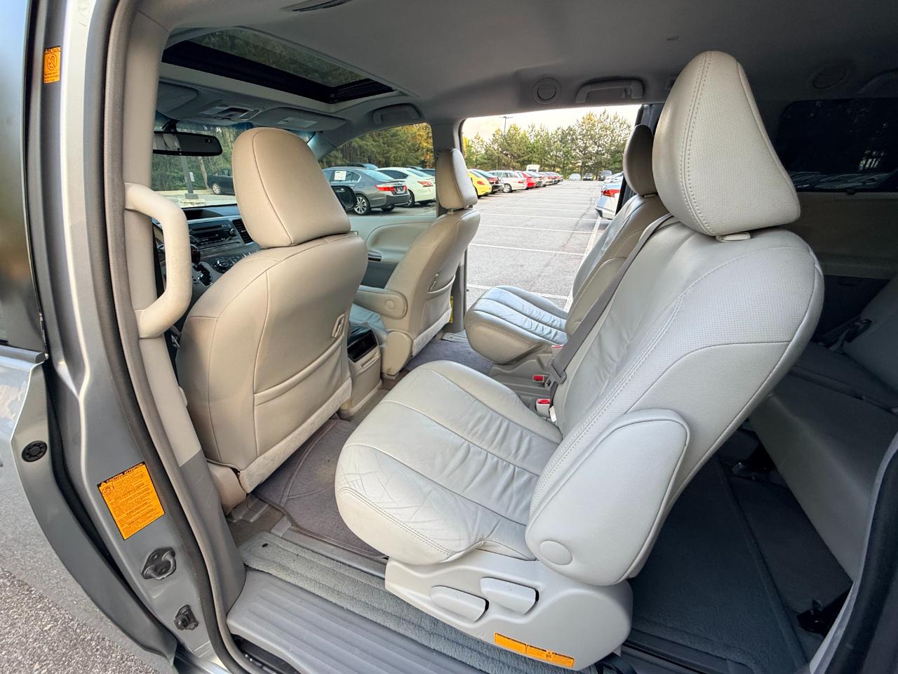 Toyota Sienna XLE 8-Pass V6 2011