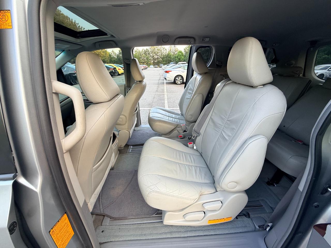 Toyota Sienna XLE 8-Pass V6 2011