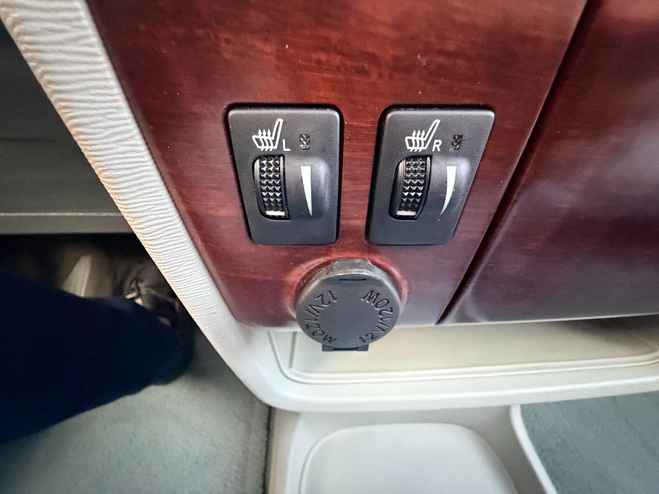 Toyota Sienna XLE 8-Pass V6 2011