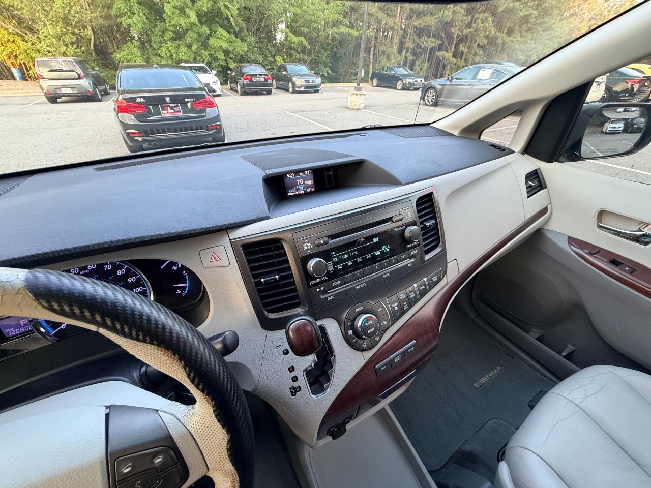 Toyota Sienna XLE 8-Pass V6 2011