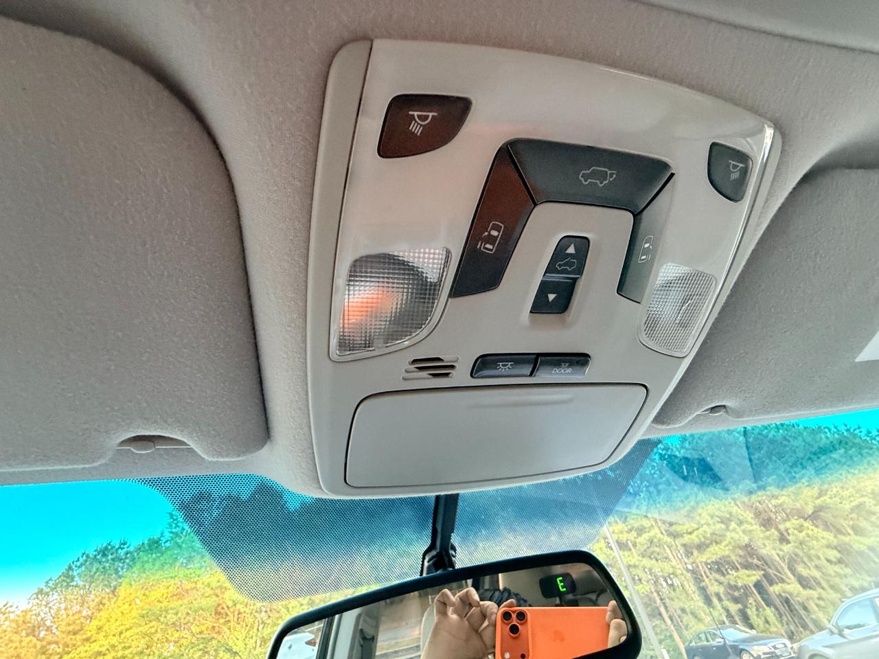 Toyota Sienna XLE 8-Pass V6 2011