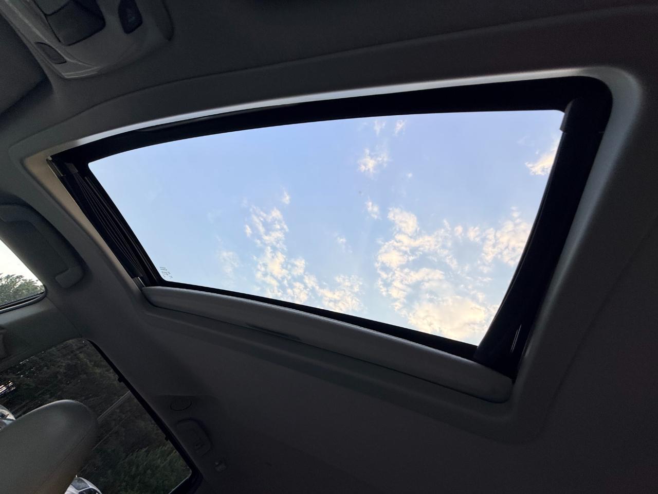 Toyota Sienna XLE 8-Pass V6 2011