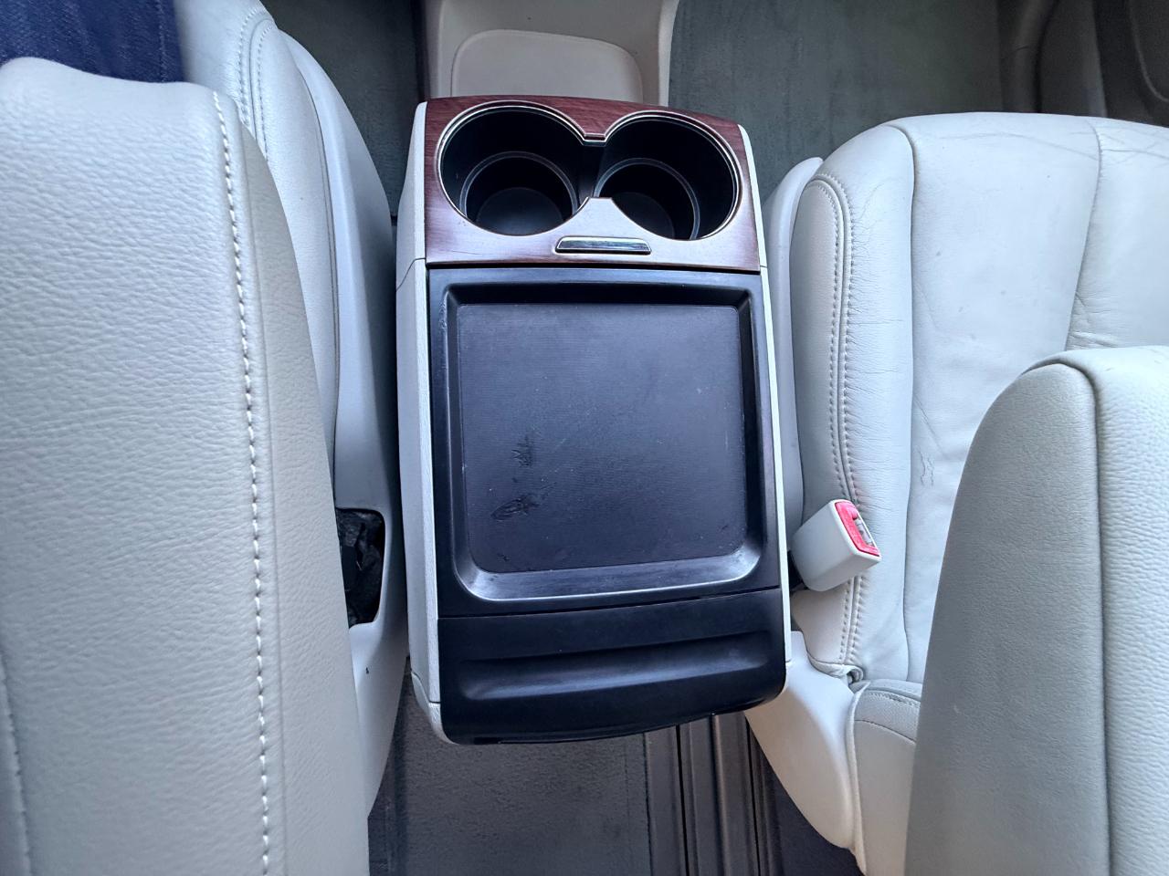 Toyota Sienna XLE 8-Pass V6 2011