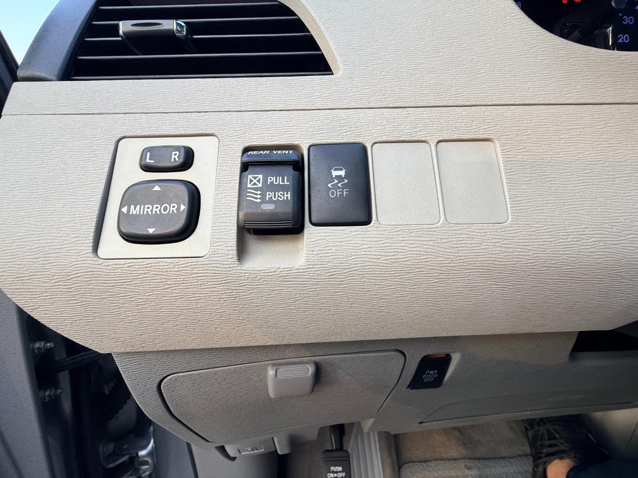 Toyota Sienna XLE 8-Pass V6 2011