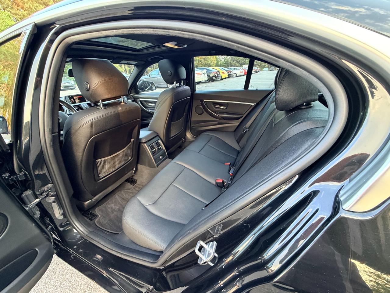 BMW 3-Series 330i SULEV Sedan 2017